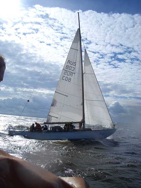 Яхта Лилия - штормит