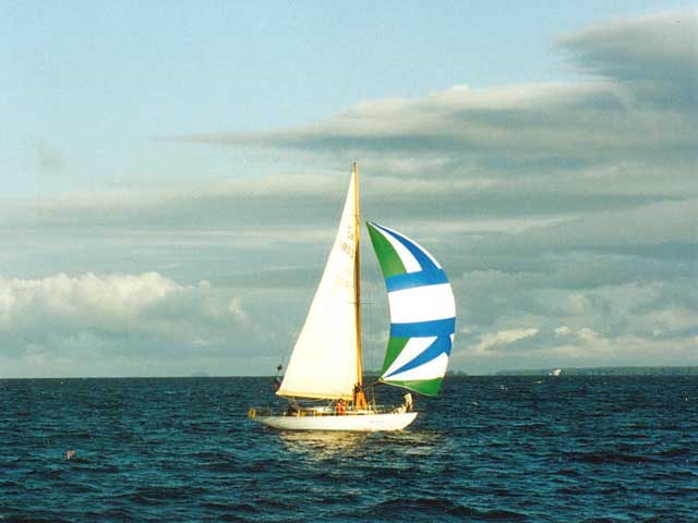 Яхта Лилия - первый спинакер